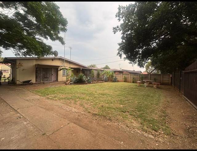 3 BEDROOM HOUSE FOR SALE IN VANDERBIJLPARK CE 2